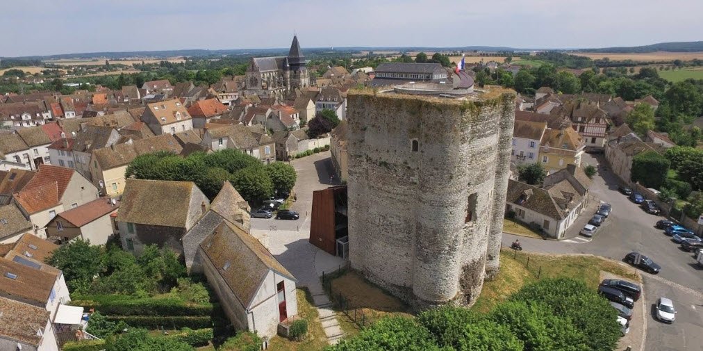 Donjon de Houdan, France